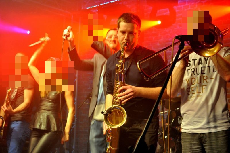 Na scenie z zespołem