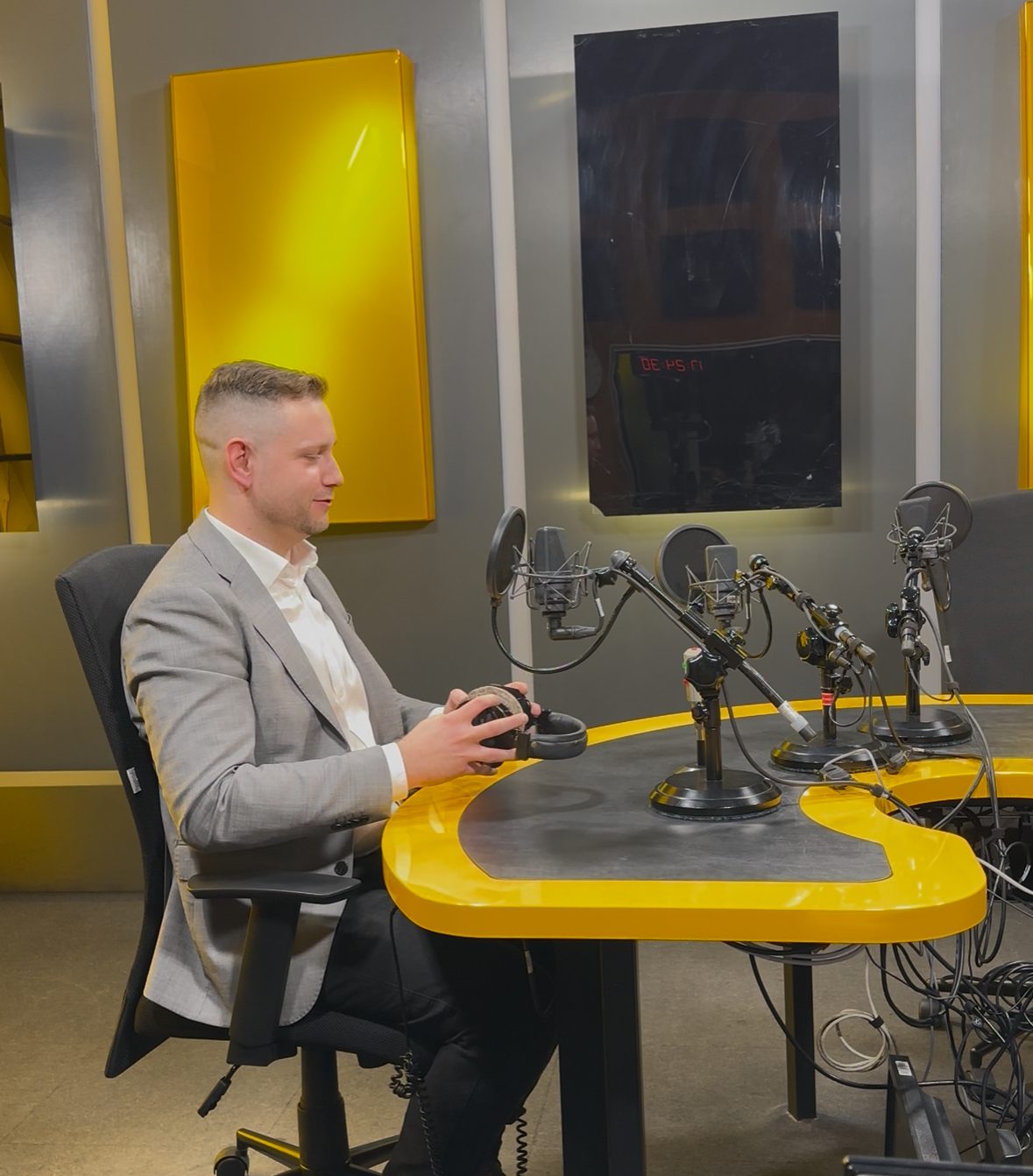 W studiu radiowym